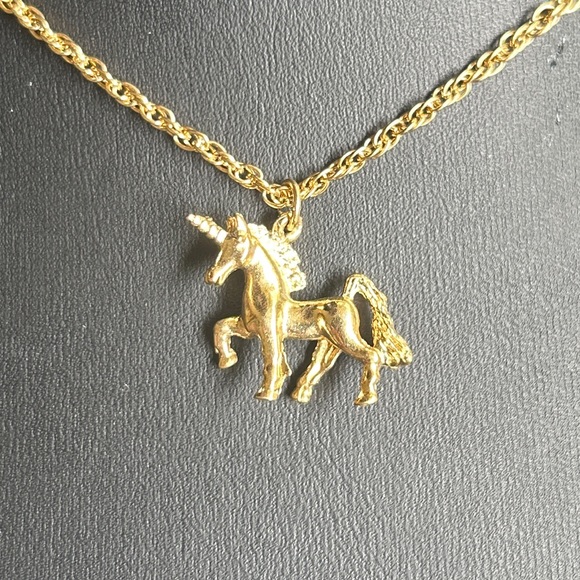 VINTAGE RARE 1970’s 18K GOLD PLATED UNICORN NECKLACE ROPE CHAIN DIAMOND CUT Y2K - Picture 2 of 4